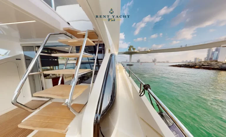 Rent Yacht Ferretti 67 FT